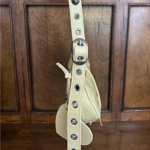 BALENCIAGA Le Cagole leather handbag Never worn, with tag light pale yellow - Picture 4 of 11